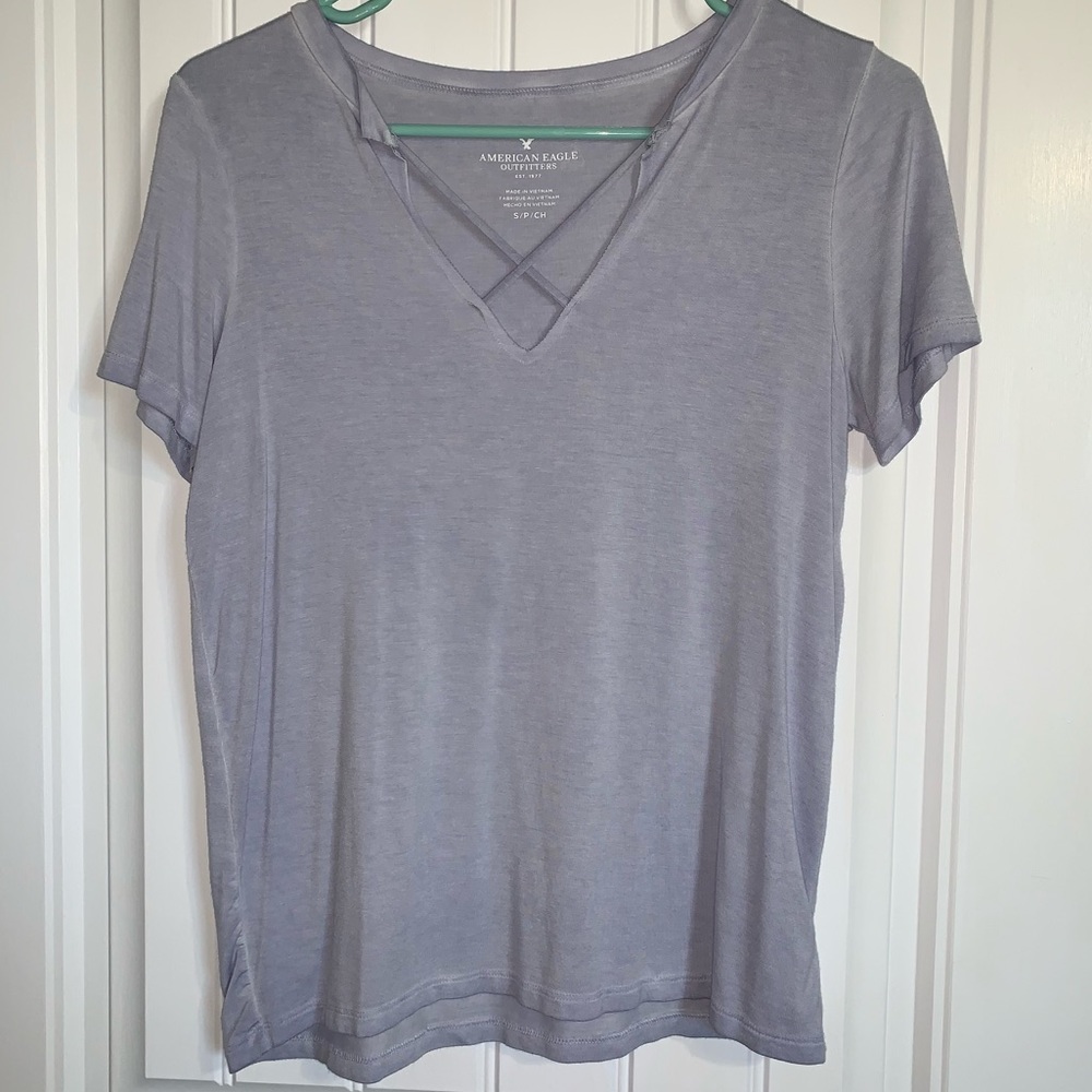 ✰ American Eagle Criss Cross V-Neck ✰ - Picture 2 of 3